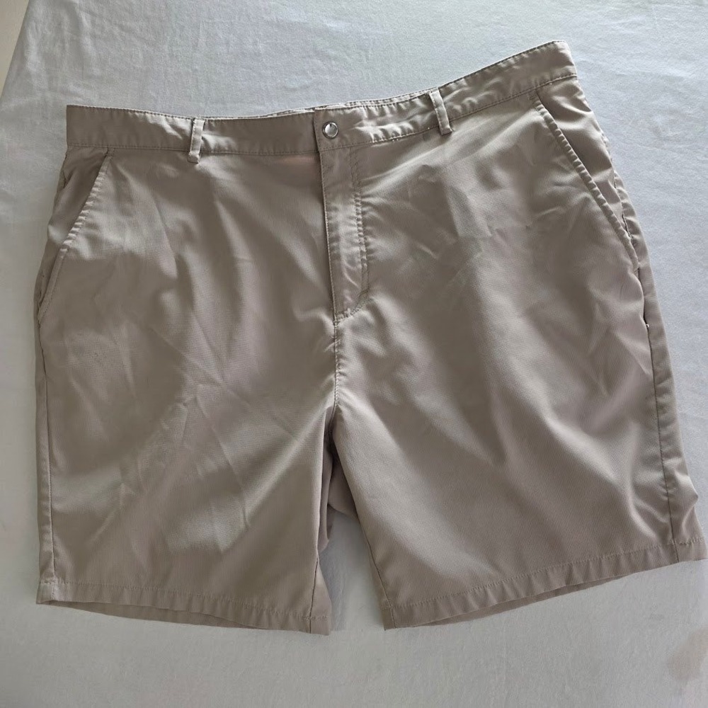 Calvin Klein Mens Performance Golf Shorts Khaki Beige Size 38 Flat Front CK‎